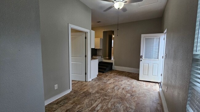 Building Photo - 2115 Glenwood Ln