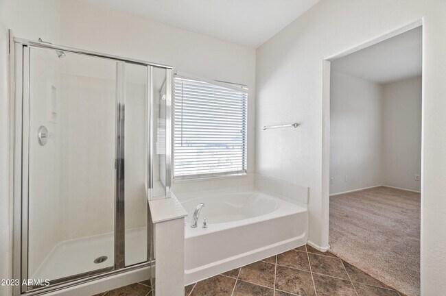 Building Photo - 43927 W Cypress Ln