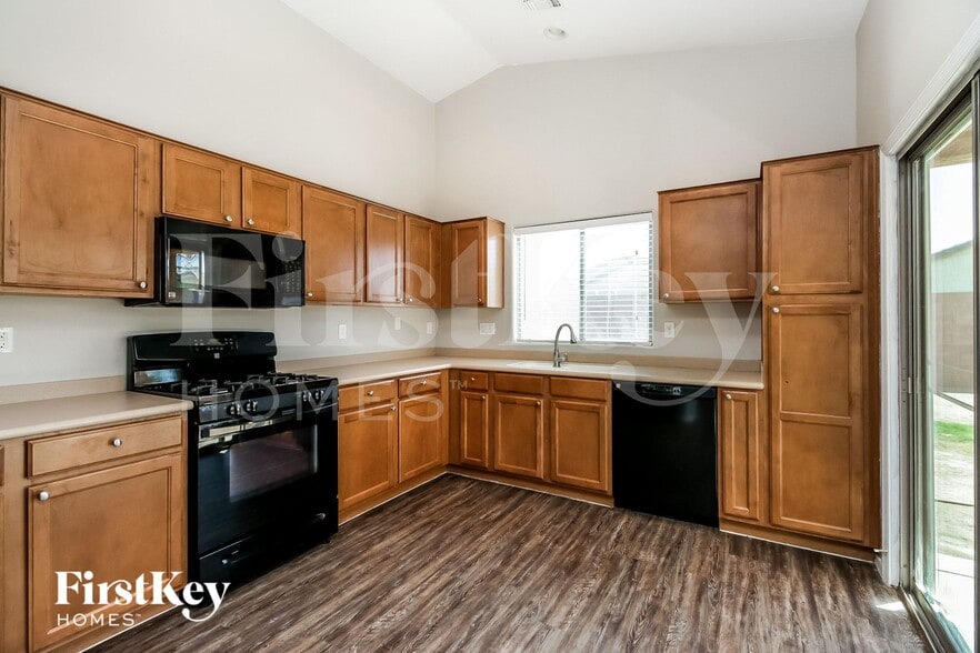 Building Photo - 35457 N Shorthorn Trail