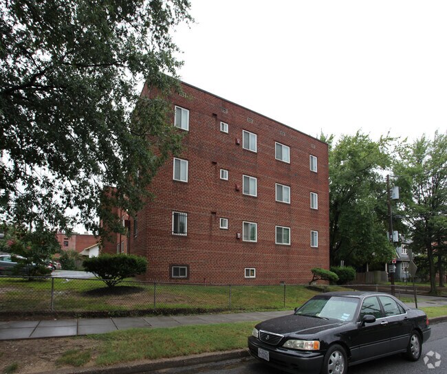Building Photo - 1900 16th St SE