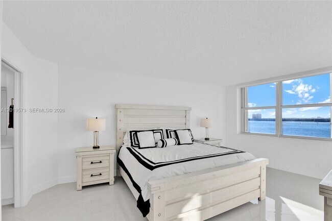 Building Photo - 5200 N Ocean Dr
