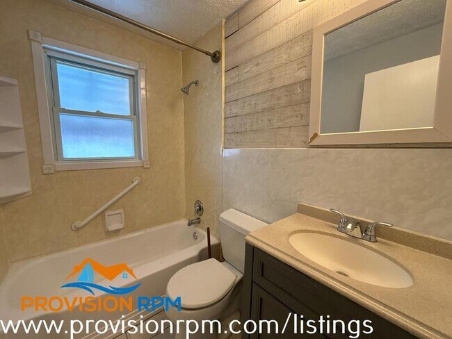 Building Photo - 2227 Southorn Rd