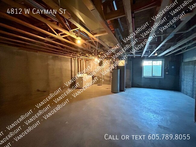 Building Photo - 4812 W Cayman St