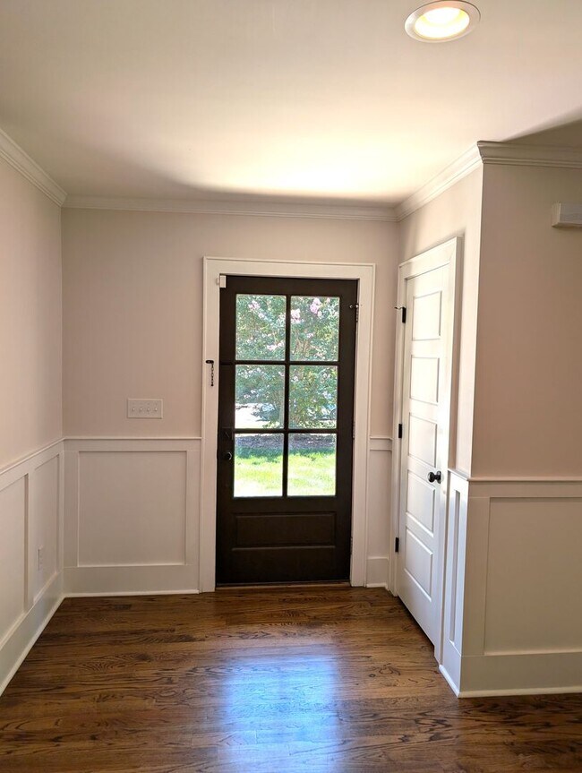 Building Photo - Plaza Midwood, Luxury 4 Bedroom/4 Bathroom Home!