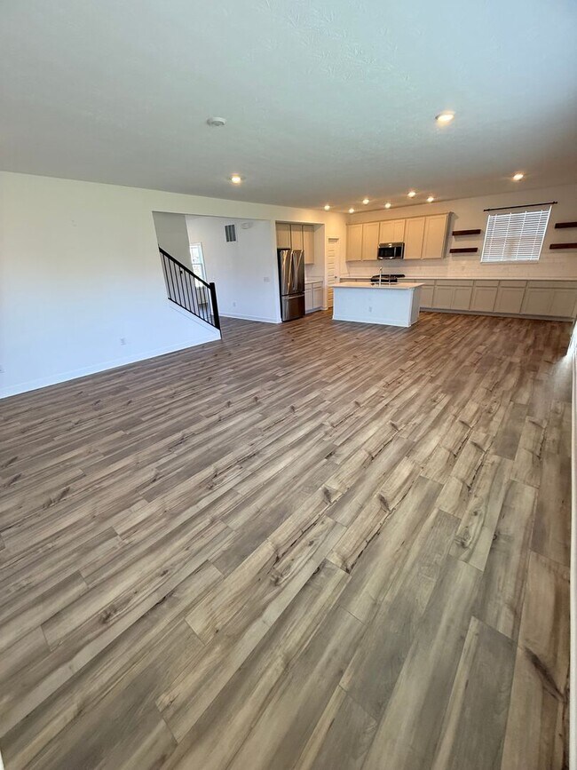 Building Photo - 1046 Elmwood Ln