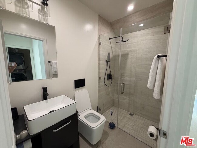 Building Photo - 1546 S Ogden Dr