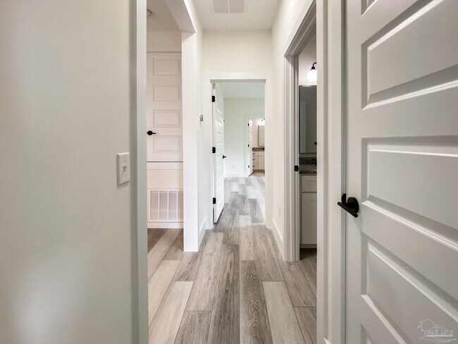 Building Photo - 440 Hancock Ln