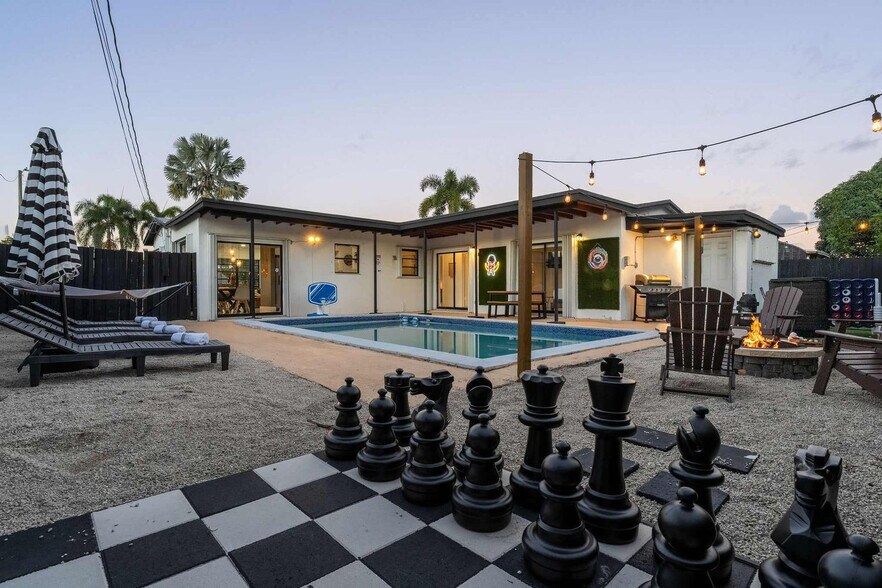 Building Photo - 6540 Park St