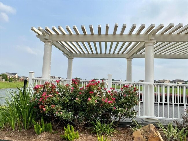 Building Photo - 6222 Settlers Lake Cir E