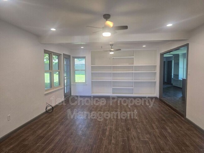 Building Photo - 1911 Green Meadow Ct
