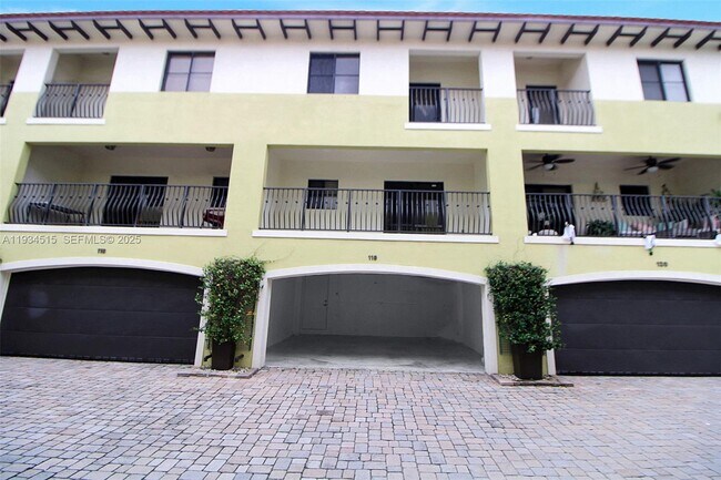 Building Photo - 3204 Bird Ave