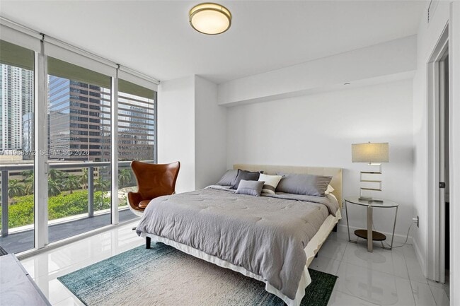 Building Photo - 495 Brickell Ave