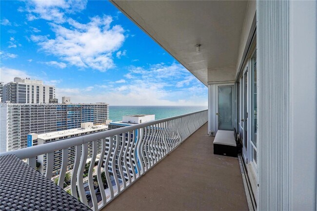 Building Photo - 4020 Galt Ocean Dr