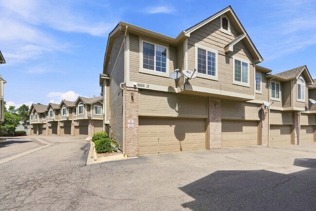 Building Photo - $2,695.95 - 3 Bed, 2.5 Bath Newly Updated Townhome in Centennial with Central AC