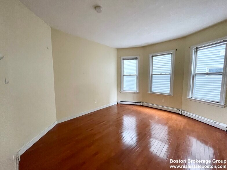 Building Photo - 7 Iroquois St