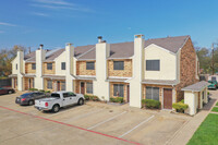 Building Photo - Highland Oaks