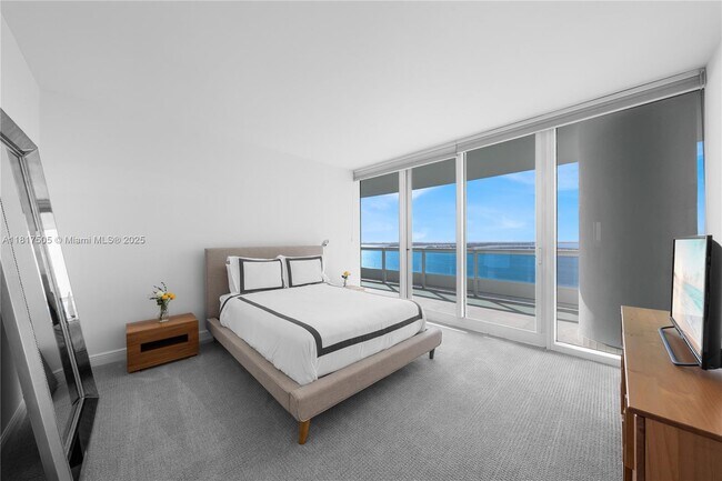 Building Photo - 1643 Brickell Ave