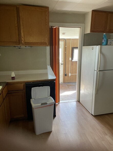 Primary Photo - 270 E Gandy Ave