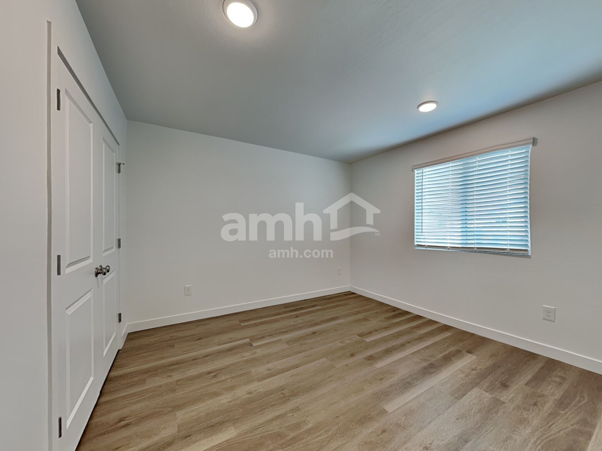 Building Photo - 9740 W Parkway Dr