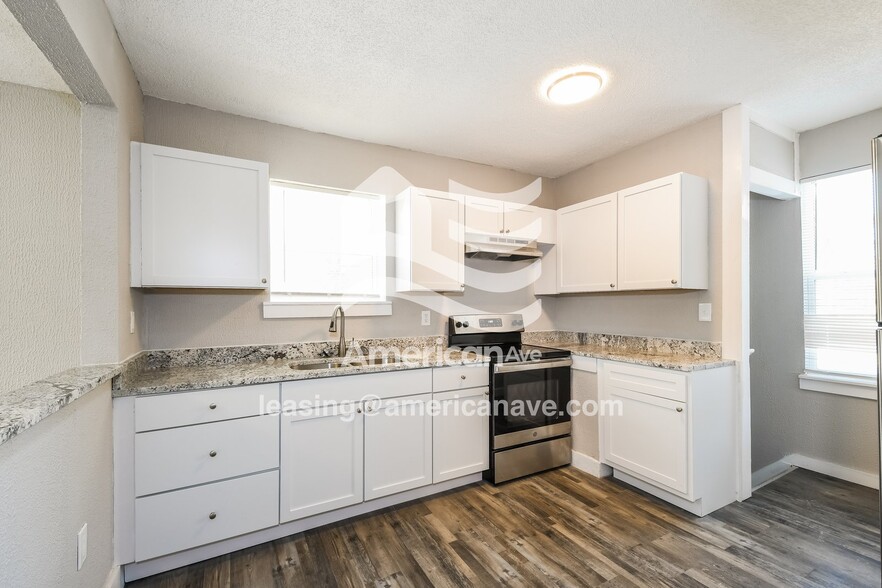 Building Photo - 1939 Chippewa St