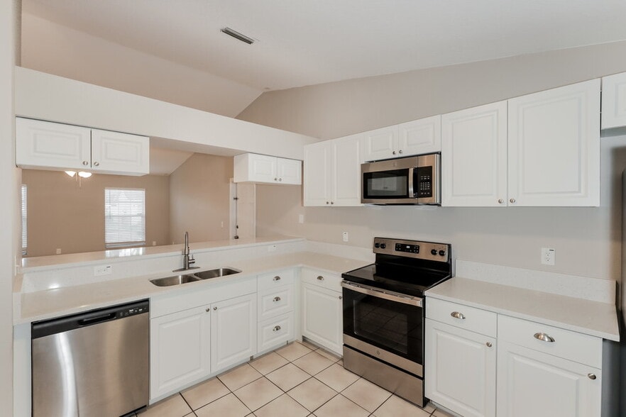 Building Photo - 8524 Queen Brooks Ct
