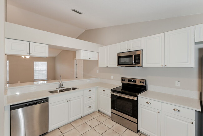 Building Photo - 8524 Queen Brooks Ct