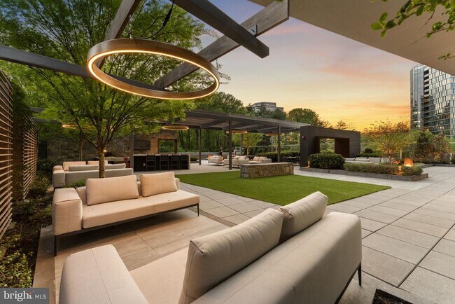 Building Photo - 7887 Jones Branch Dr