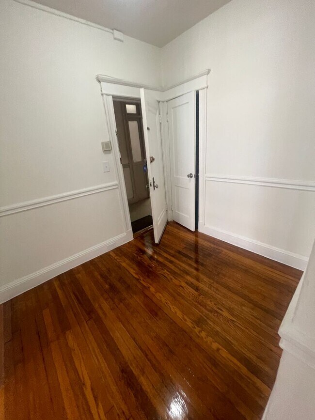 Building Photo - NO FEE Brand New Beautiful Split 2 bed with Stainless Kitchen, New Floors Sunny NICE ONE!  NO FEE