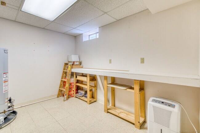 Building Photo - 592 Mountain Rd