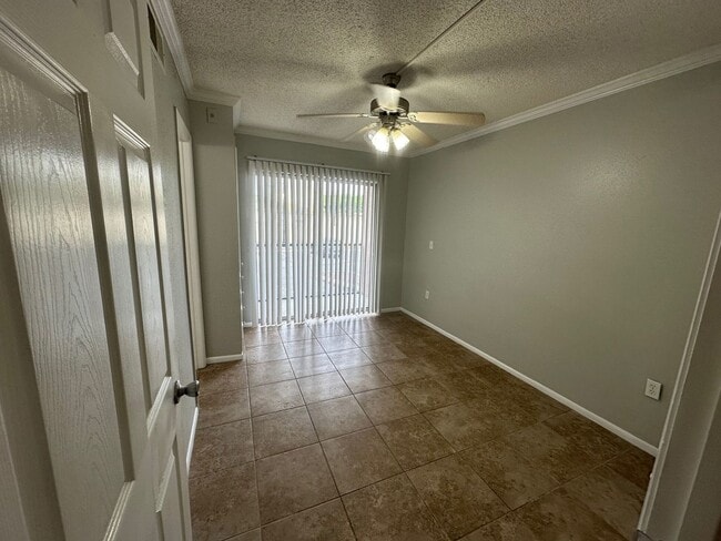 Building Photo - 2br - 1000ft2 - Affordable UPTOWN AREA 2 Full Suite UNIT ! WHY PAY MORE?