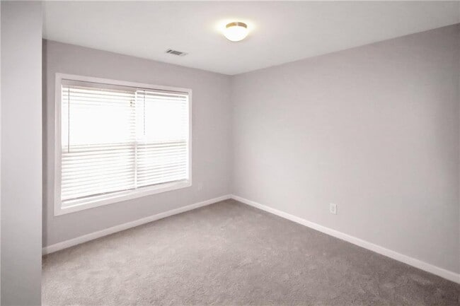 Building Photo - 2389 White Alder Dr NE