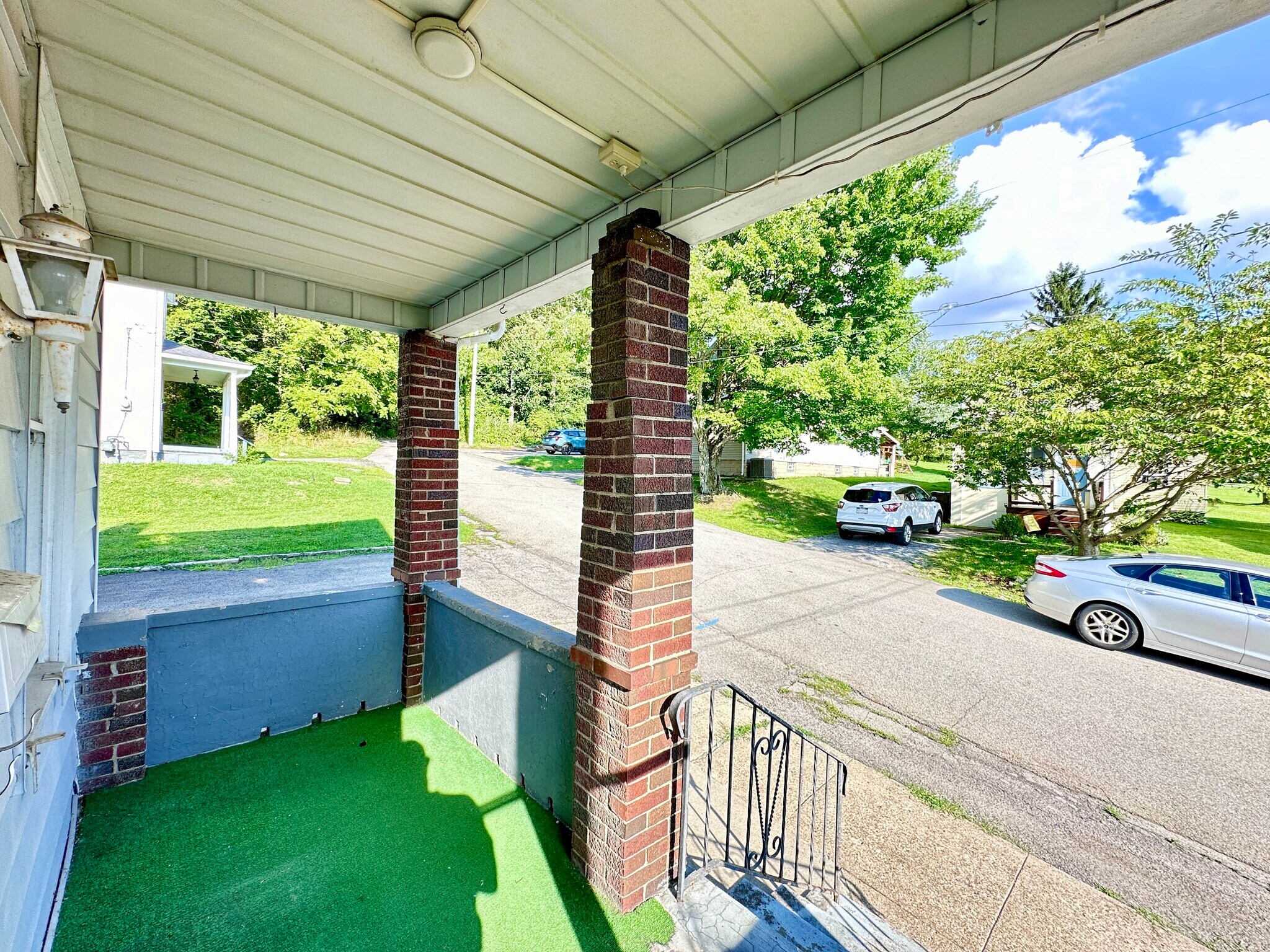 Building Photo - 1413 Laurel Pl
