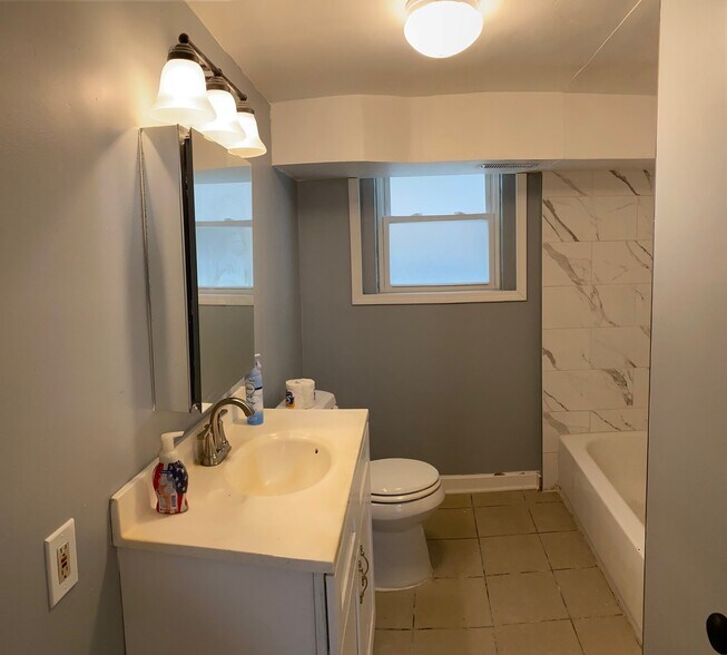 Building Photo - 3755 S Winchester Ave