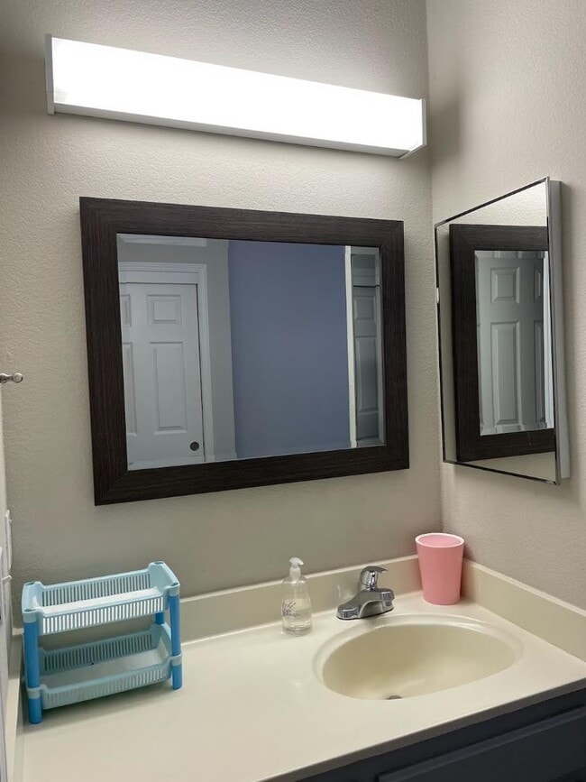 Building Photo - 1143 Greene Terrace