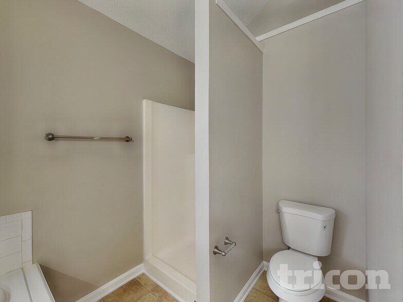 Building Photo - 636 Christina Pl