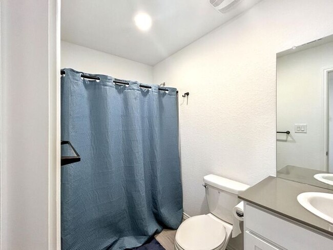 Building Photo - 3-Bedroom Home in a Quiet Neighborhood / P...