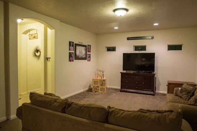 Building Photo - 3360 W Willow Park Dr