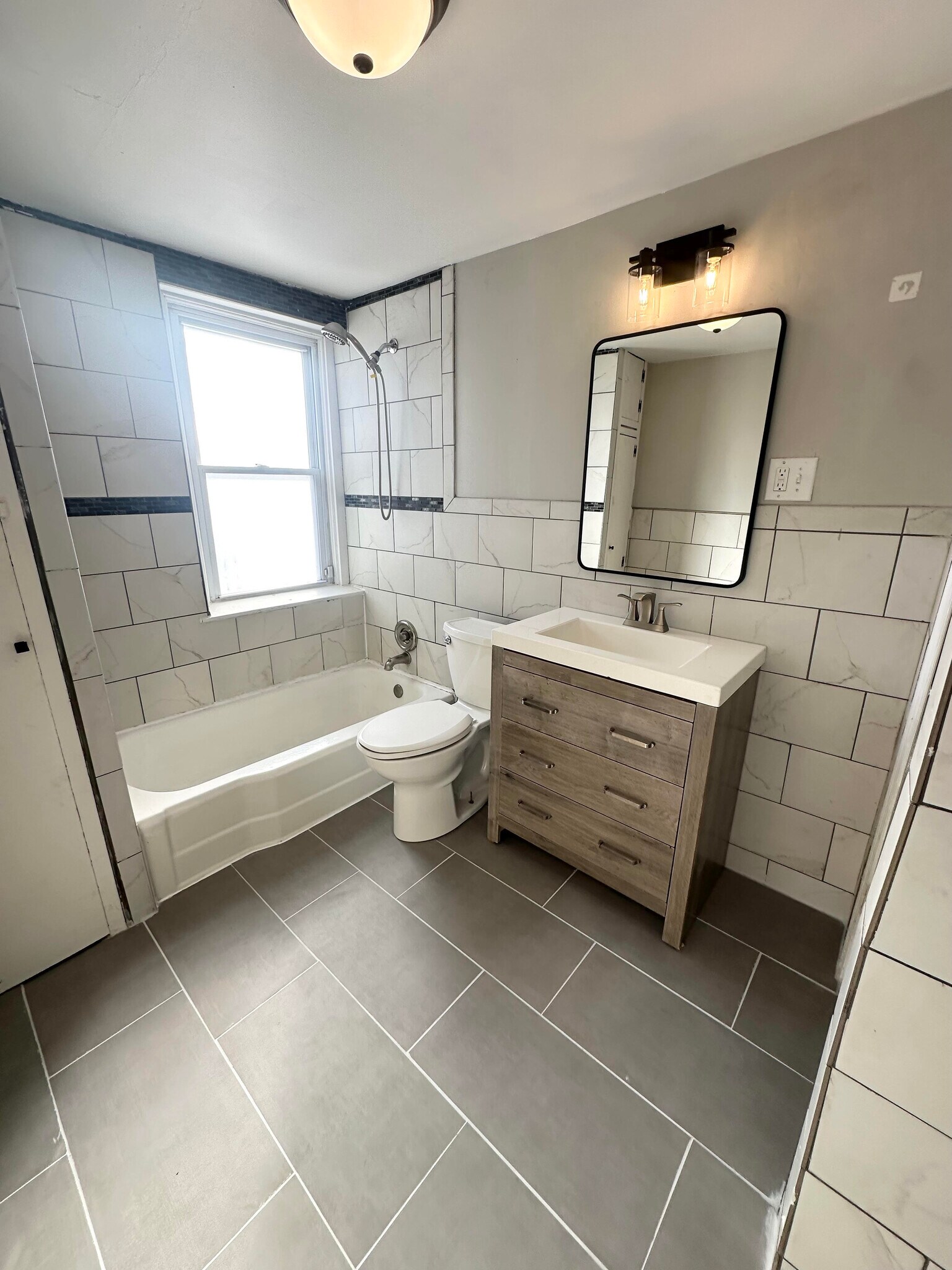 Building Photo - 1210 S Newstead Ave