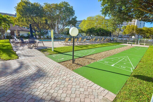 Building Photo - 2661 S Course Dr