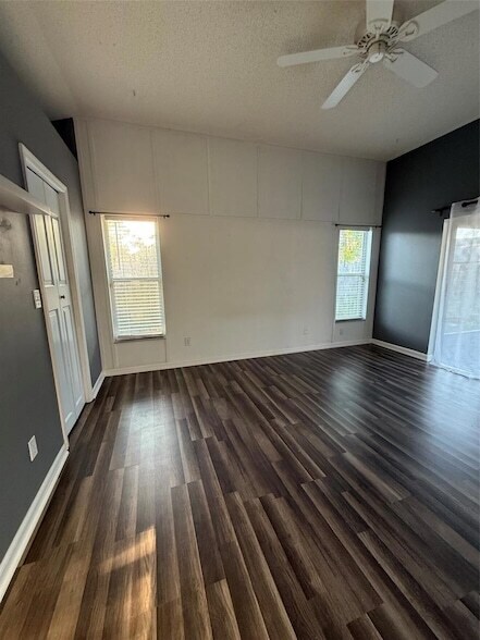 Building Photo - 5841 Dorham Pl