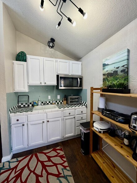 Building Photo - 6918 Coley Ave