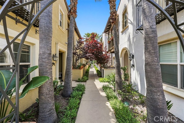 Building Photo - 596 S Casita St