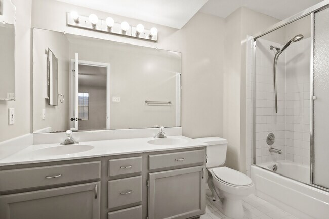 Building Photo - 7812 Theissetta Dr