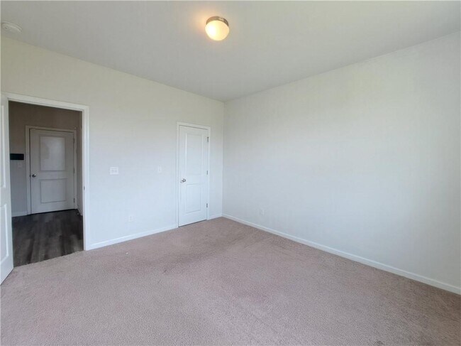 Building Photo - 3329 Long Creek Dr