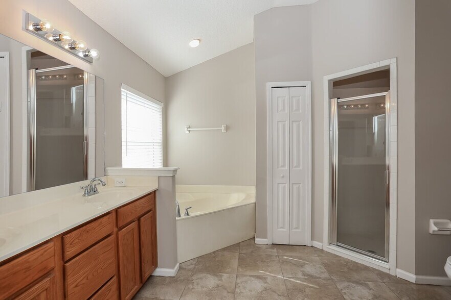 Building Photo - 14075 Golden Eagle Dr
