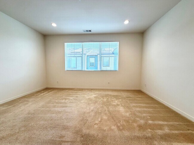Building Photo - Charming 3bed 2.5 bath Simi Valley Home