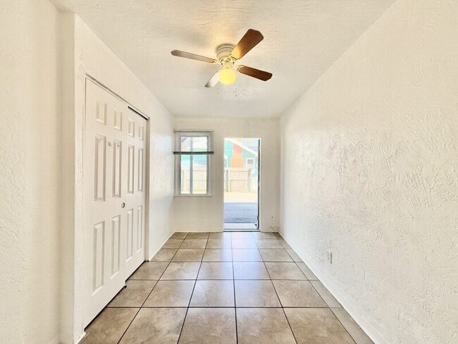 Building Photo - 551 N Ridgewood Ave