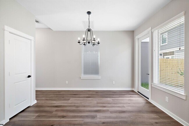 Building Photo - 8474 Berry Grn Ln