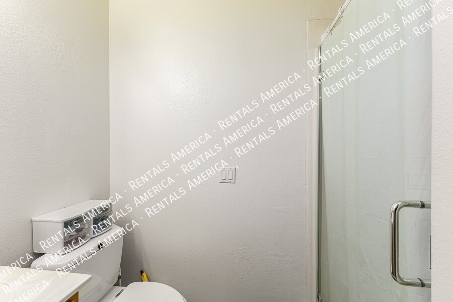 Building Photo - 7550 E Earll Dr