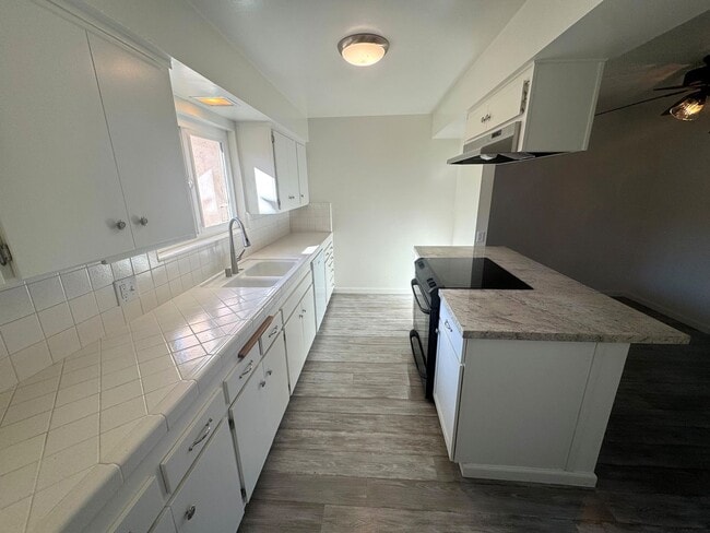 Building Photo - Spacious Ventura Keys Condo- Enjoy The Beach Life!